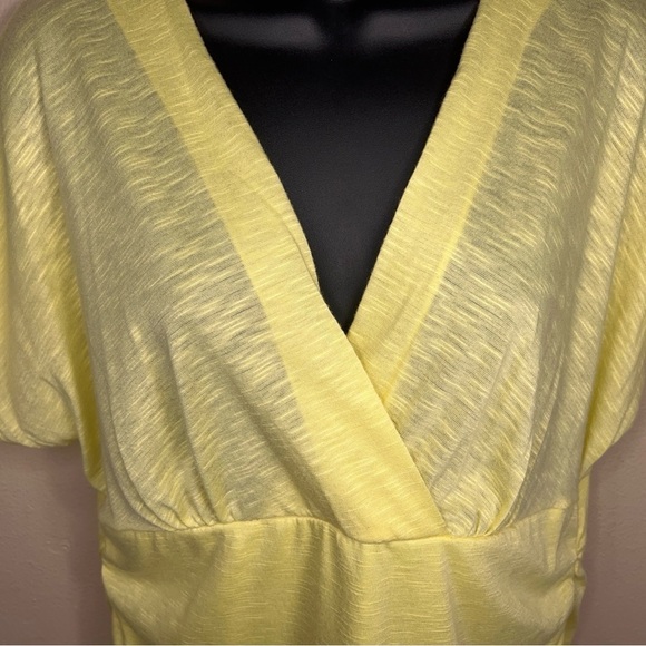 LARGE MAURICES YELLOW BLOUSE SHORT SLEEVE RUCHED  VNECK PASTEL BRIGHT STRETCH - Picture 6 of 12
